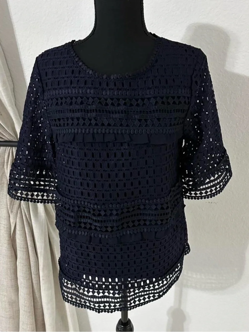 Banana Republic Women’s Medium Navy Blue Lace Crochet Knit Top Lined Boho Blouse